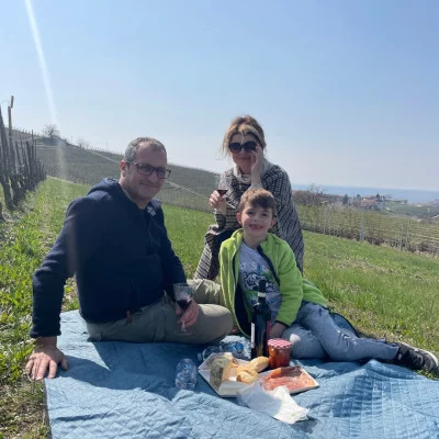 Thumbnail Picknick in den Weinbergen von Dogliani auf dem Weingut Aldo Marenco