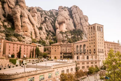 Thumbnail Excursión al Monasterio de Montserrat, Tapas y Vino desde Barcelona