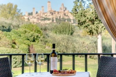 Thumbnail Tour completo con pranzo e degustazione di vini alla Tenuta Guardastelle di San Gimignano