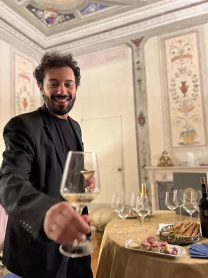 Thumbnail Cata de vinos en un palacio histórico florentino