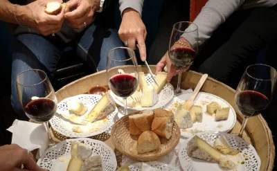 Thumbnail Dégustation de vins et de fromages savoyards à Annecy