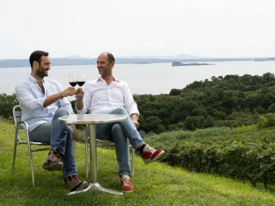 Thumbnail Cata de vinos, aceite de oliva "Martana" y visita a Villa Caviciana en el Lago de Bolsena