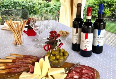 Thumbnail Etruskischer Rotwein: Verkostung von 5 Weinen und lokalen Produkten bei Santa Lucia Vini
