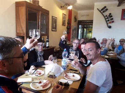 Thumbnail Leichtes Mittagessen auf dem Weingut Tenuta Barbadoro in der Nähe von Florenz