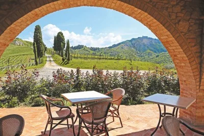 Thumbnail Weinproben mit Panoramablick - von den Weinbergen bis ins Glas!